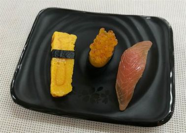 les sushi rectangulaires de style japonais plaquent le poids noir 264g de vaisselle de mélamine
