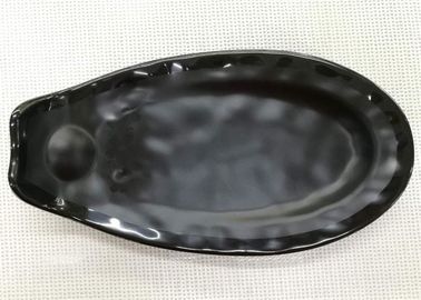 La vaisselle de porcelaine du poids 384g de la longueur 25cm place le plat noir de mélamine de Bateau-forme