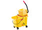 Équipement en plastique jaune multifonctionnel de nettoyage d'hôtel avec le seau de balai/essoreuse de presse