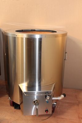 Un four rond en acier inoxydable naturel Naan populaire au Moyen-Orient