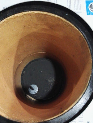 Un four rond en acier inoxydable naturel Naan populaire au Moyen-Orient