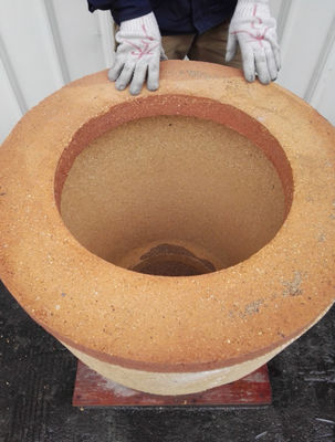 Un four rond en acier inoxydable naturel Naan populaire au Moyen-Orient